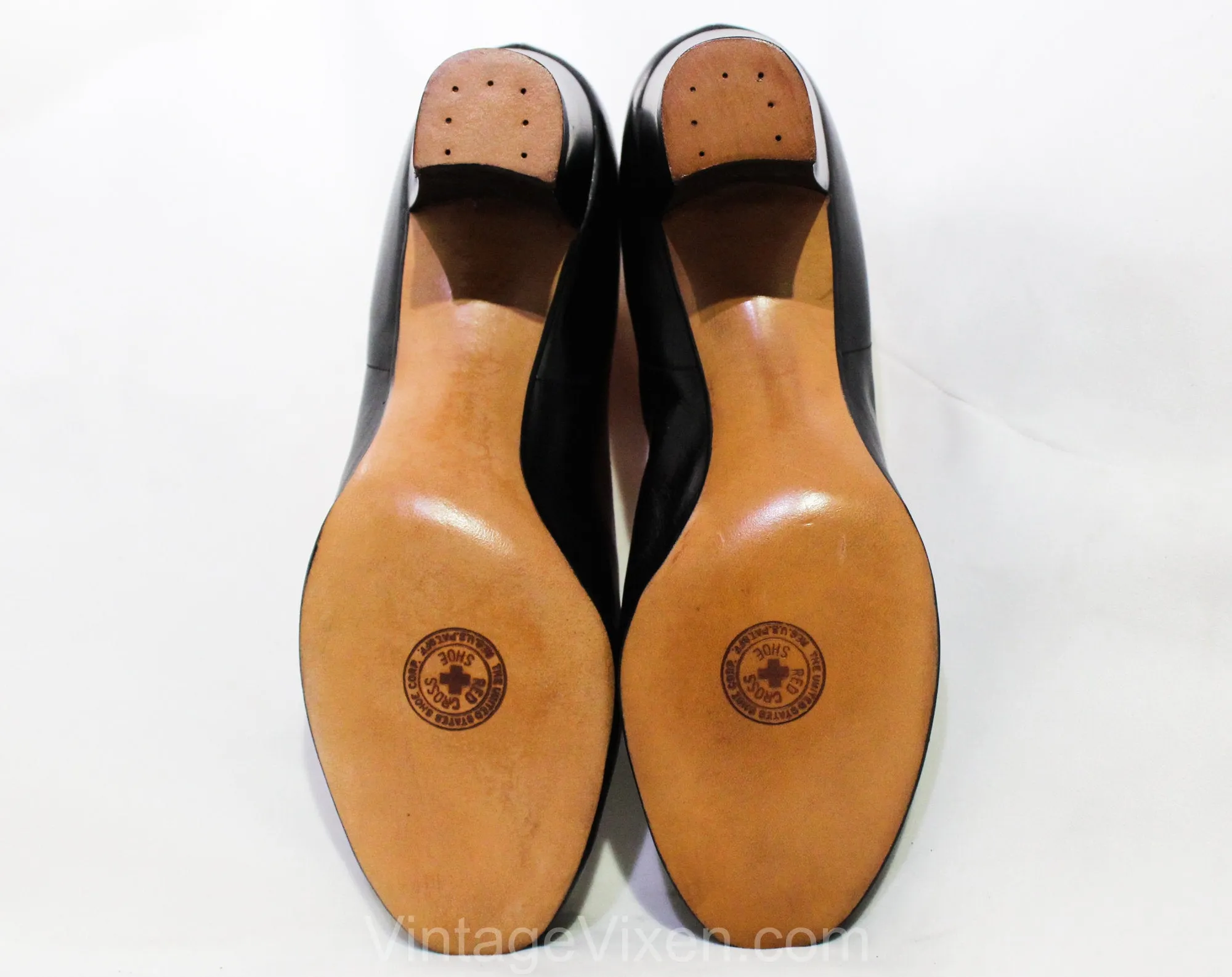 Size 9.5 Shoes - Unworn 40s 50s Black Leather Peep Toes with Elegant Chevron Cutwork - 9 1/2 AA Narrow Heels - Deco Style NOS Deadstock