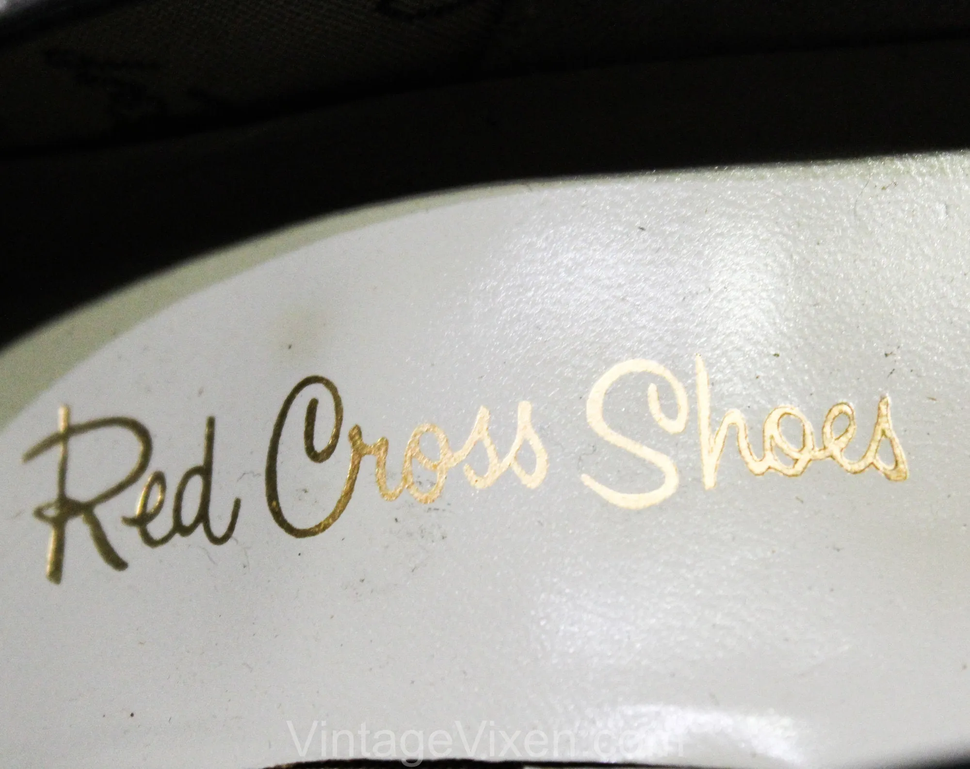 Size 9.5 Shoes - Unworn 40s 50s Black Leather Peep Toes with Elegant Chevron Cutwork - 9 1/2 AA Narrow Heels - Deco Style NOS Deadstock